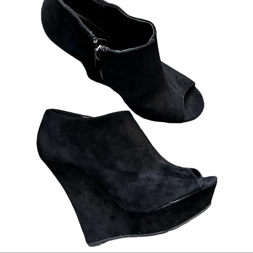 Sz 7.5 Bamboo Driven Black Suede Zip Up Wedge Booties